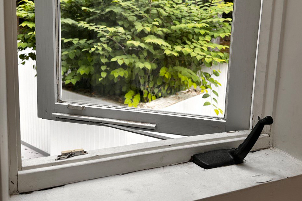 Professional Wood Window Repairing Services